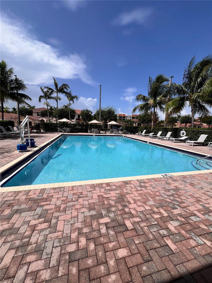 FONTAINEBLEAU WEST NORTH - Residential