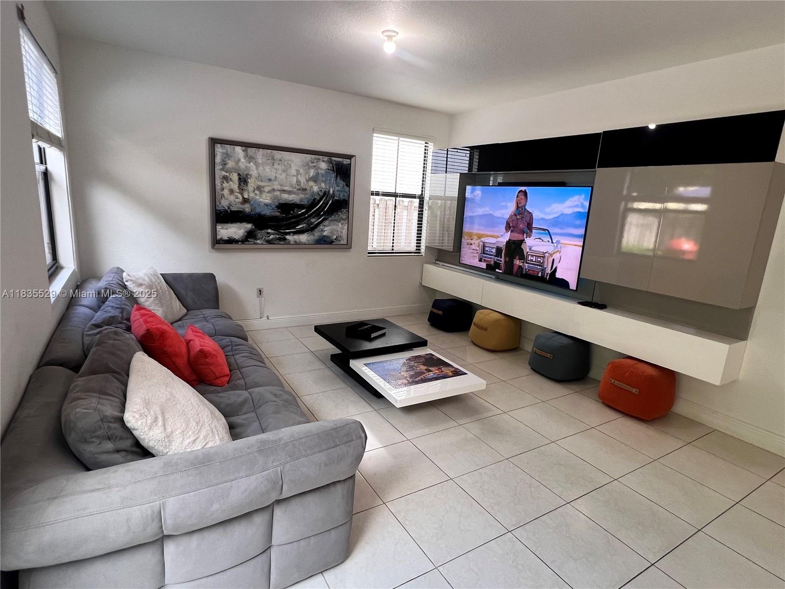 FONTAINEBLEAU WEST NORTH - Residential