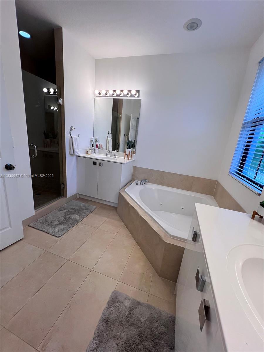 FONTAINEBLEAU WEST NORTH - Residential