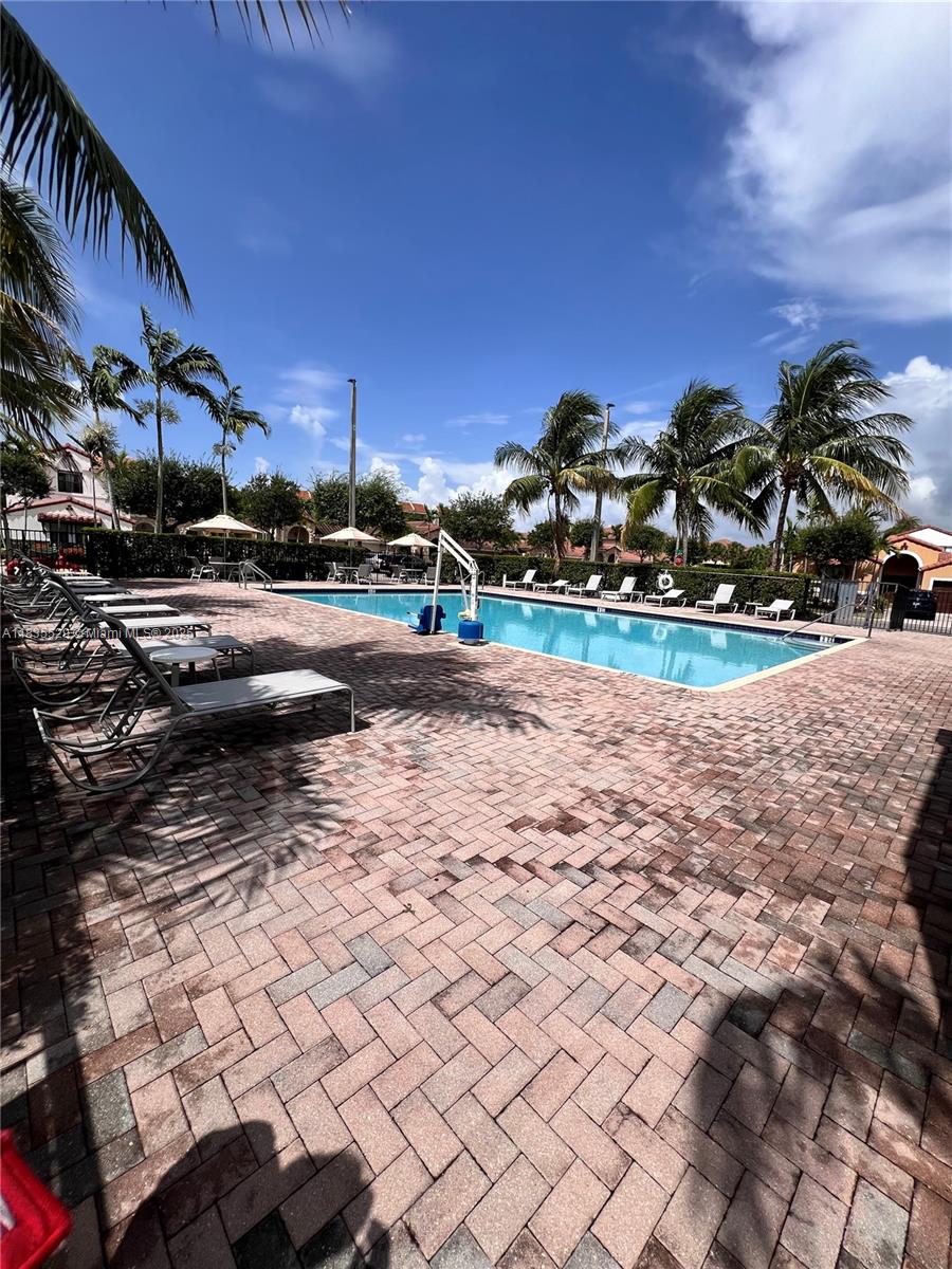 FONTAINEBLEAU WEST NORTH - Residential