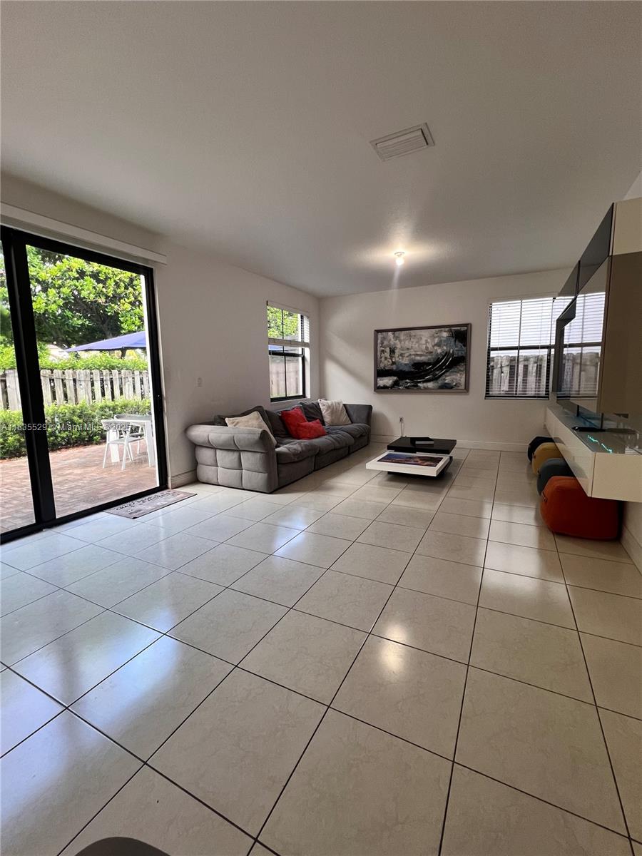 FONTAINEBLEAU WEST NORTH - Residential