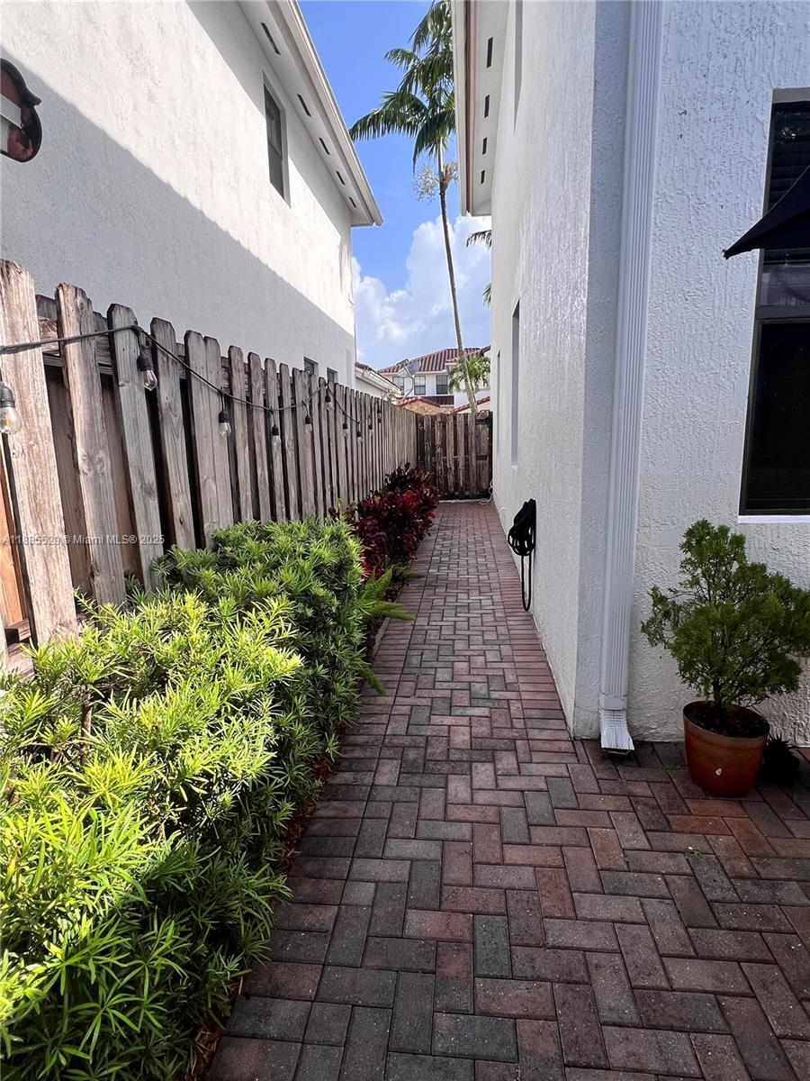 FONTAINEBLEAU WEST NORTH - Residential