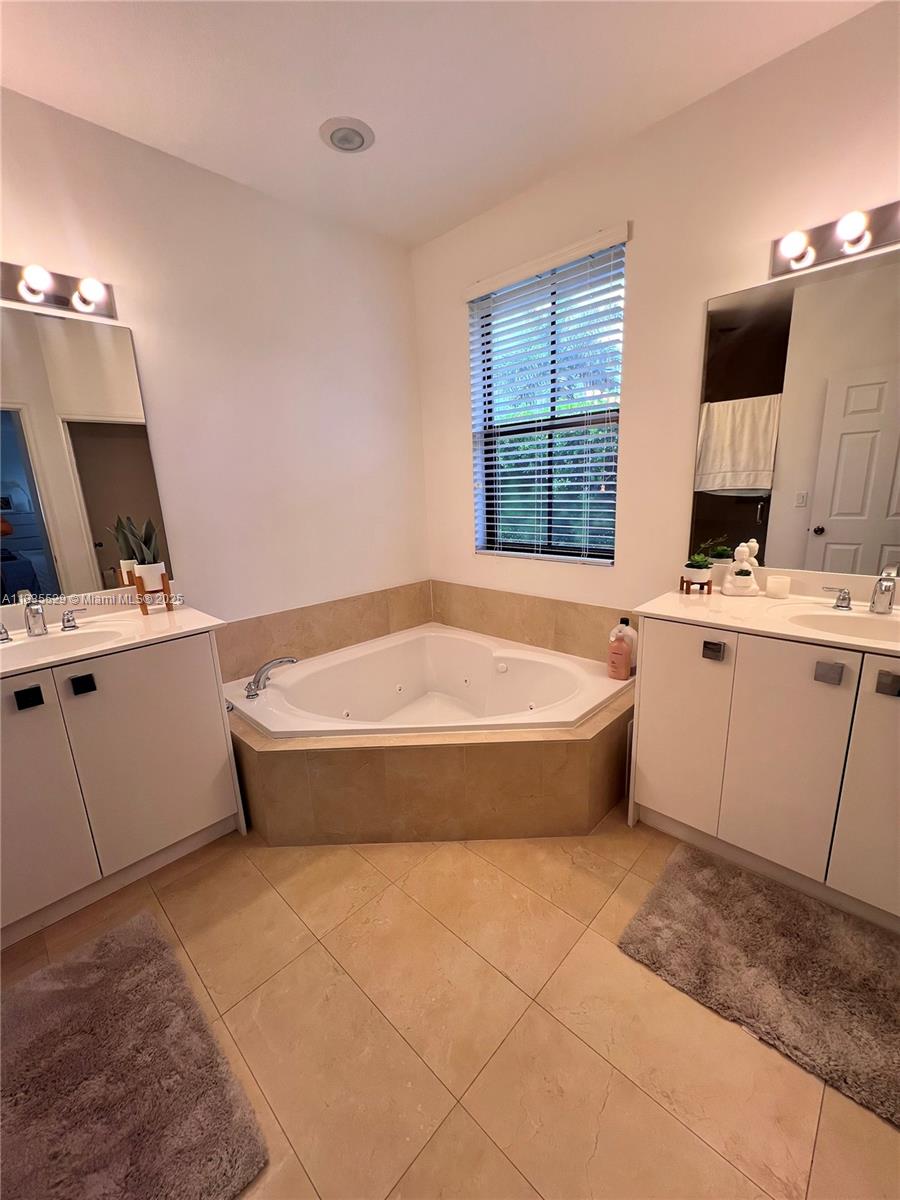 FONTAINEBLEAU WEST NORTH - Residential