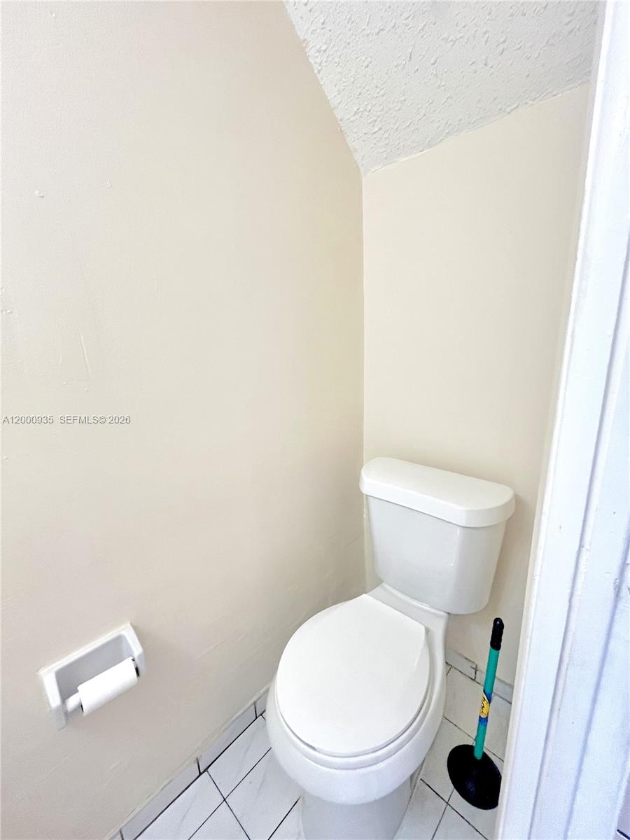 RESIDENCIAL COND - Residential Lease