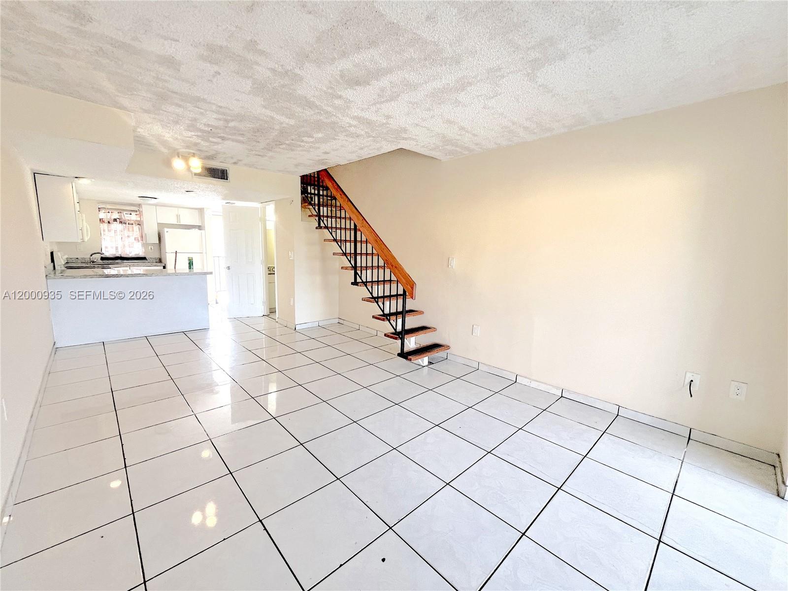 RESIDENCIAL COND - Residential Lease