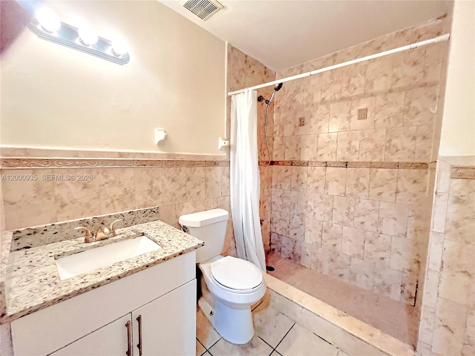 RESIDENCIAL COND - Residential Lease