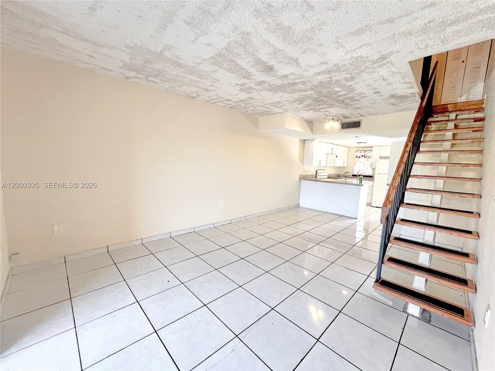 RESIDENCIAL COND - Residential Lease