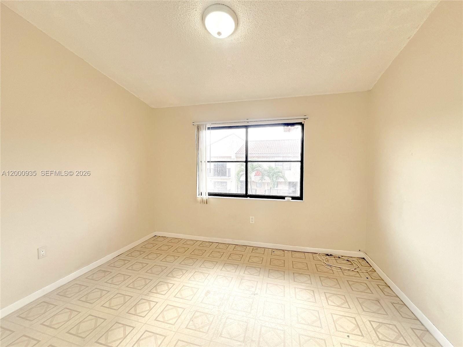 RESIDENCIAL COND - Residential Lease