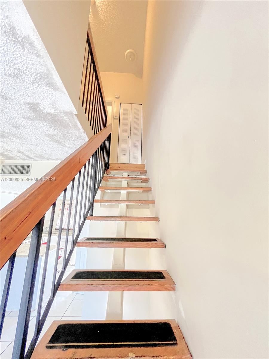 RESIDENCIAL COND - Residential Lease