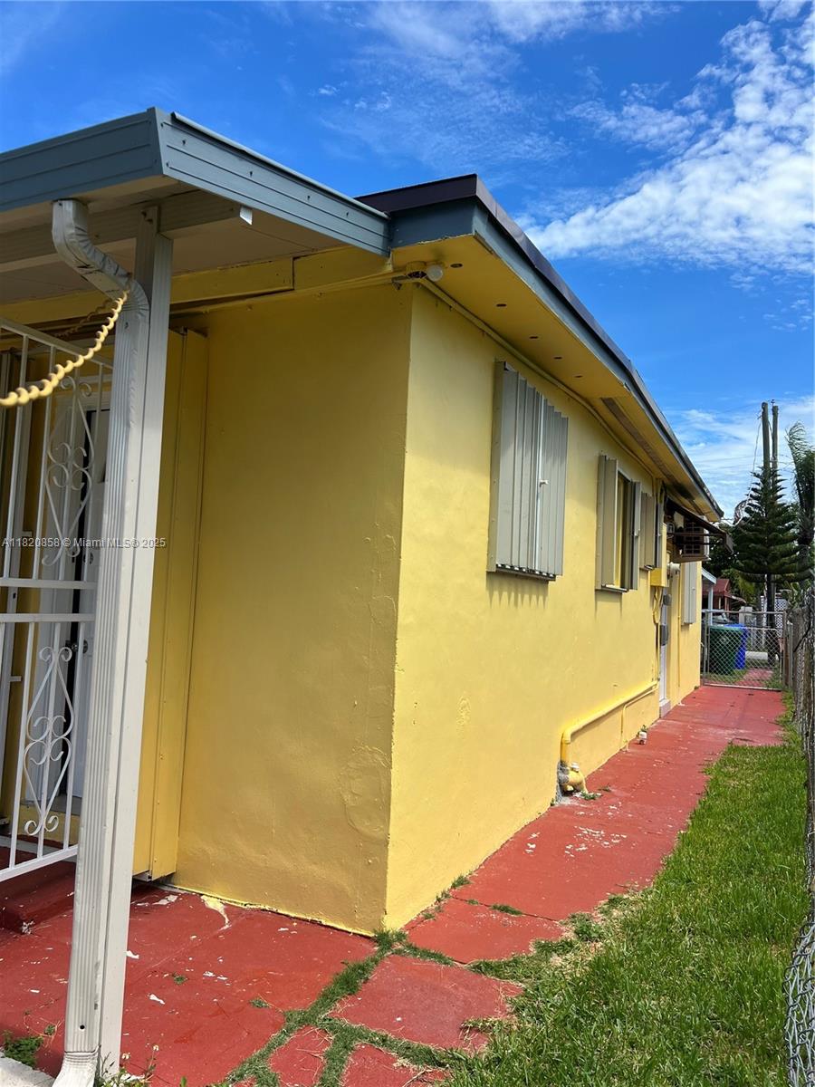 Rental Property at 2331 Nw Flagler Ter Rear, Miami, Broward County, Florida - Bedrooms: 4 
Bathrooms: 3  - $1,350 MO.