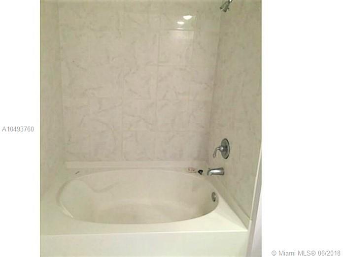 VENTURE AT AVENTURA WEST - Residential Lease