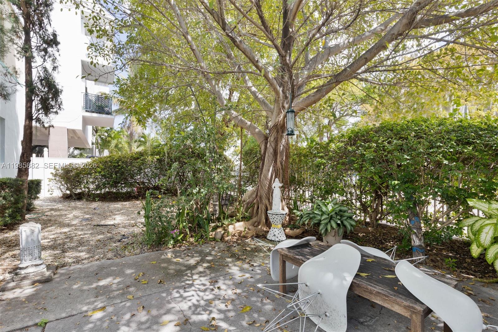 THE FRANCIS CONDO - Residential