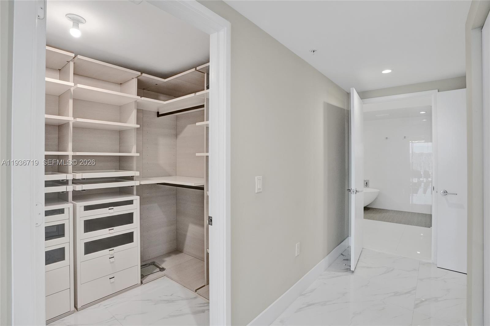 PARQUE TOWERS CONDO - Residential