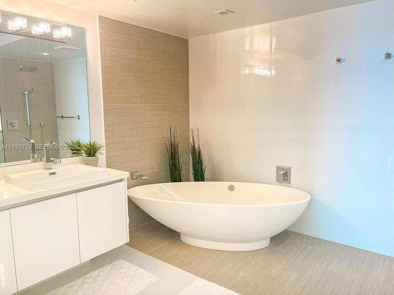 PARQUE TOWERS CONDO - Residential