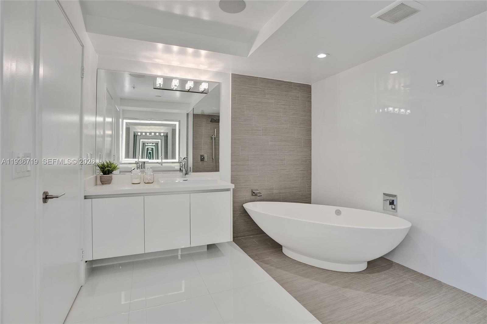 PARQUE TOWERS CONDO - Residential