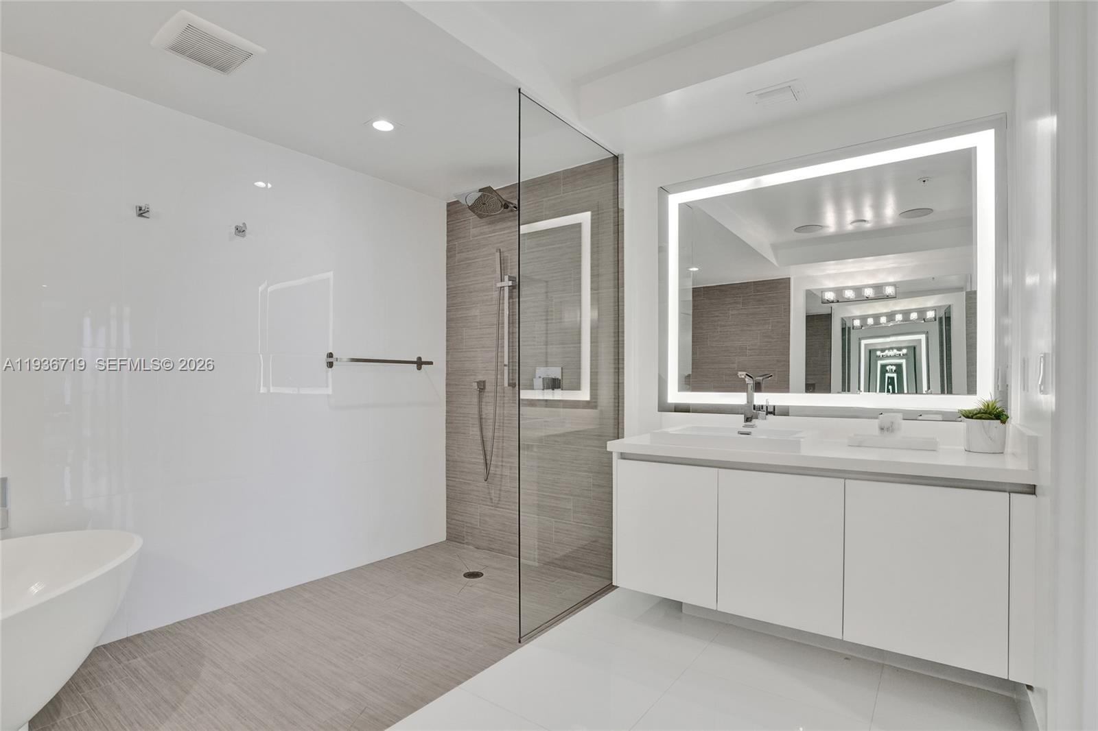 PARQUE TOWERS CONDO - Residential