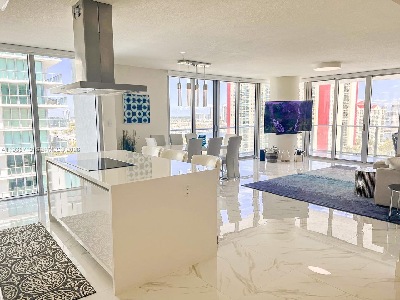 PARQUE TOWERS CONDO - Residential