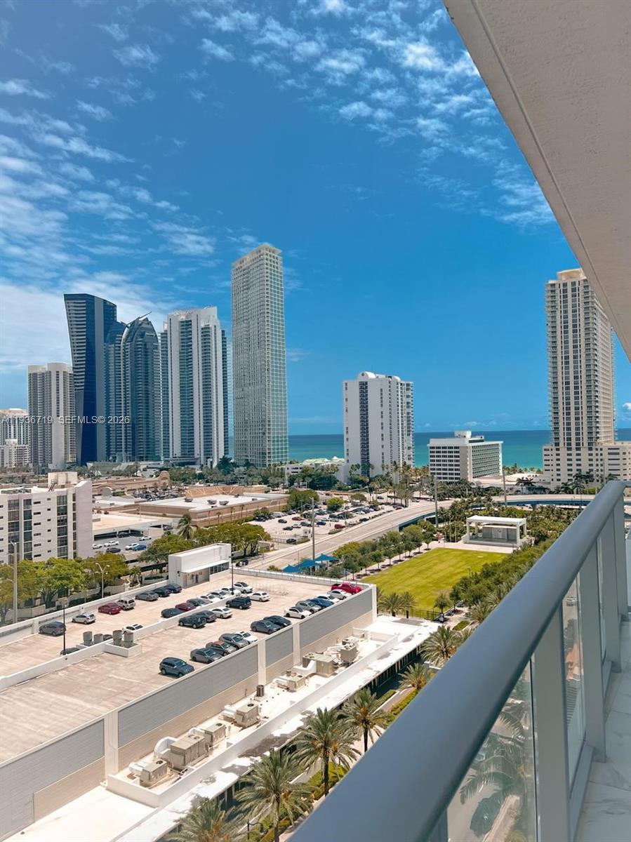 PARQUE TOWERS CONDO - Residential