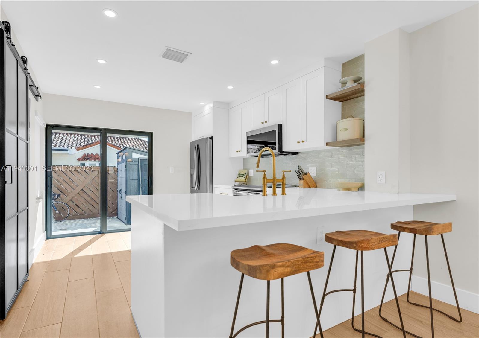 KENLAND COURT - Residential