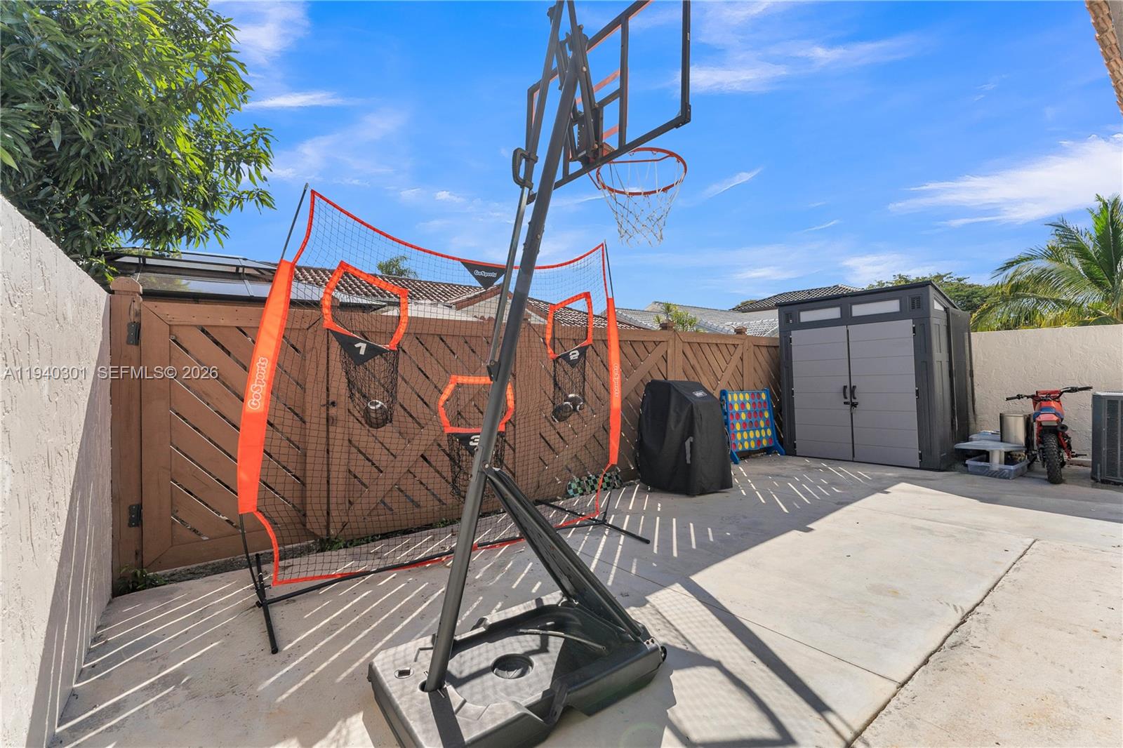 KENLAND COURT - Residential