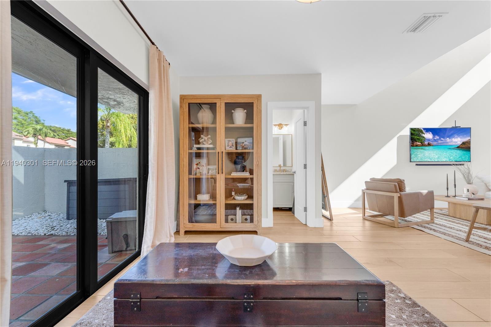 KENLAND COURT - Residential