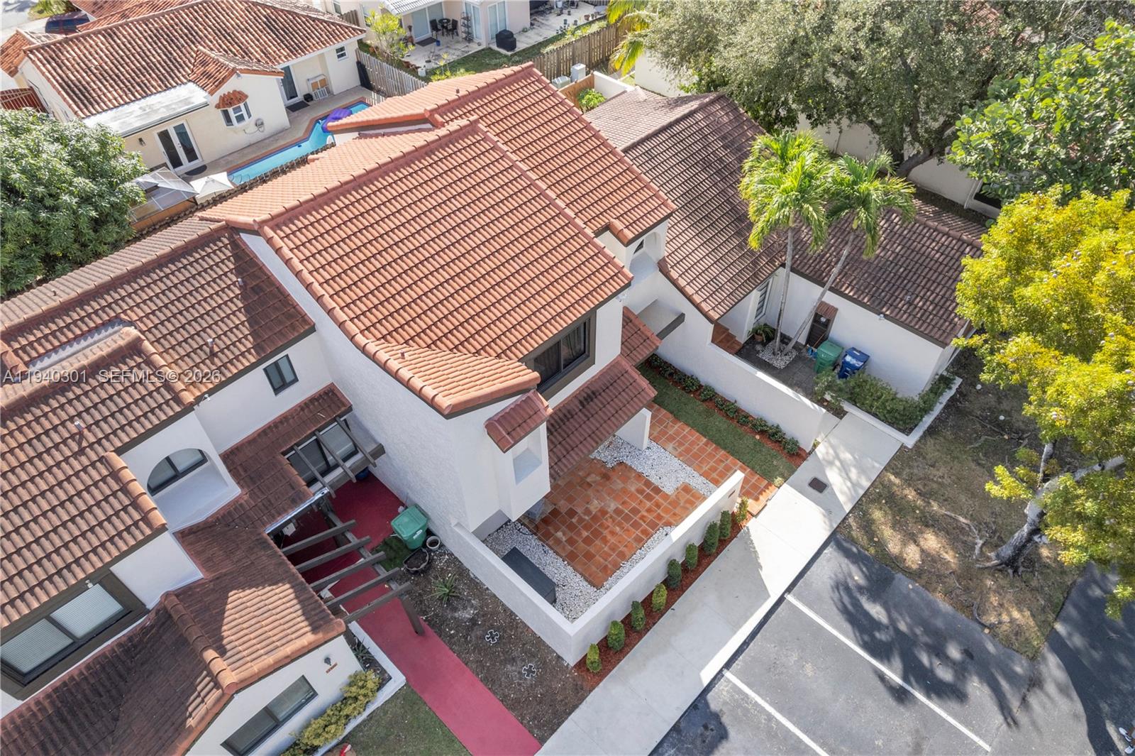 KENLAND COURT - Residential