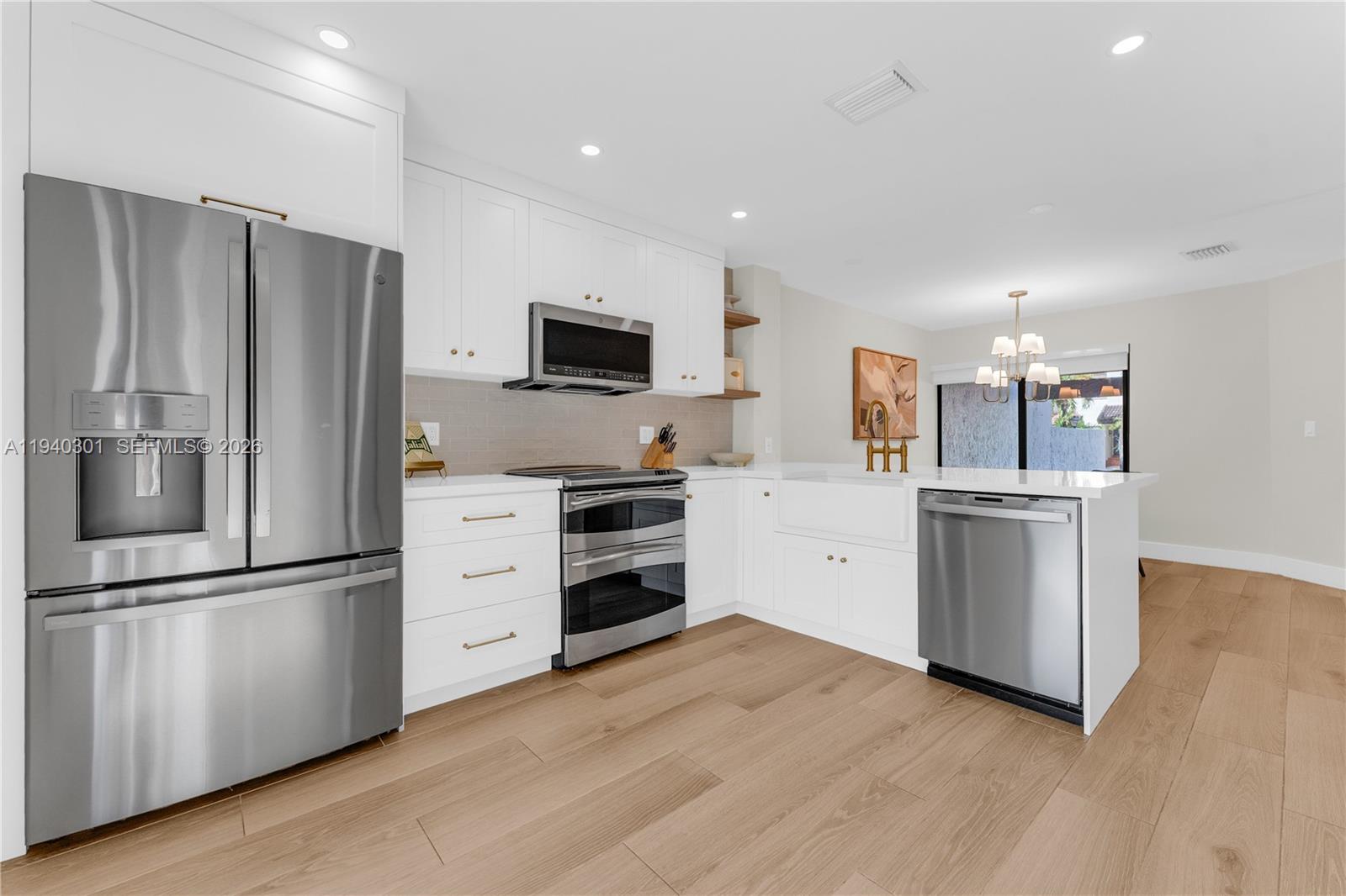 KENLAND COURT - Residential