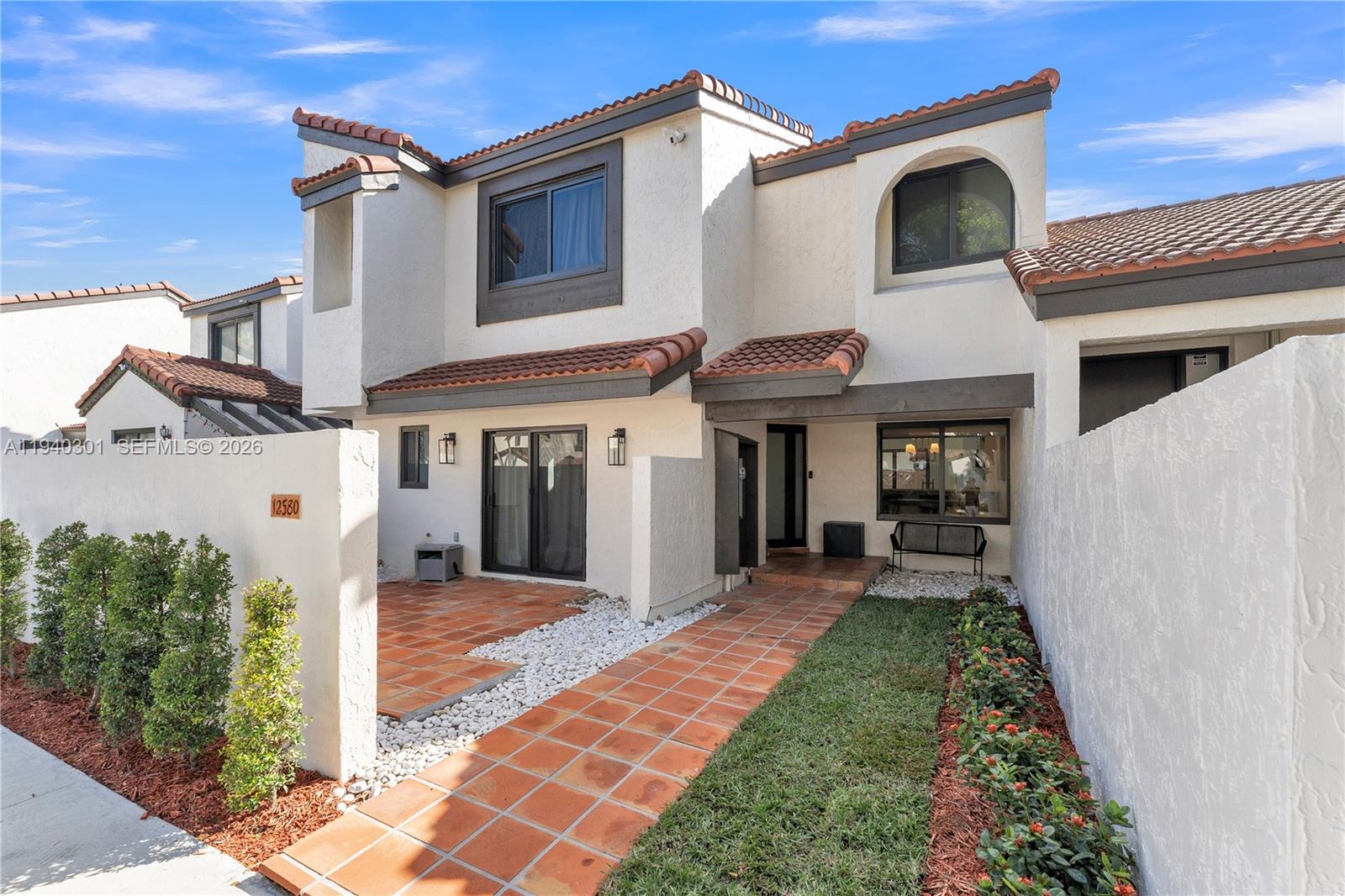 KENLAND COURT - Residential