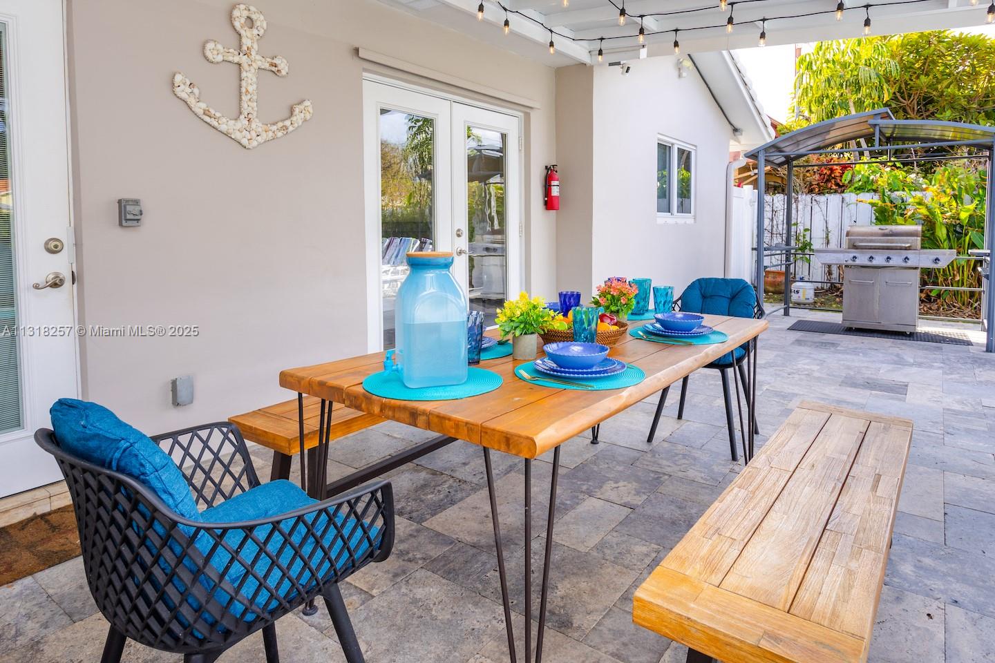 HOLLYWOOD LAKES SECTION - Residential Lease