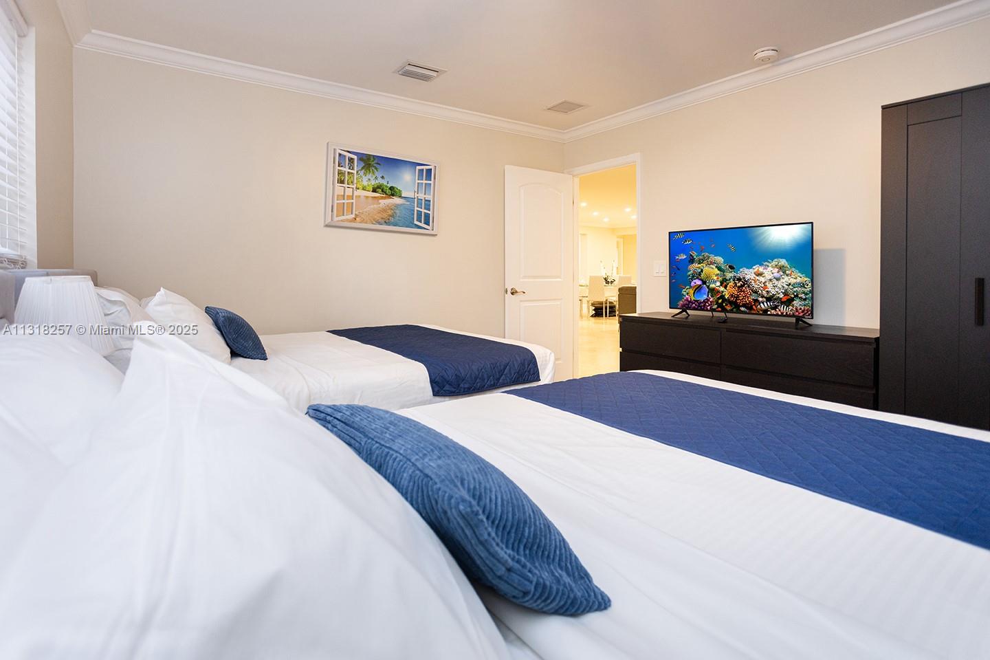 HOLLYWOOD LAKES SECTION - Residential Lease