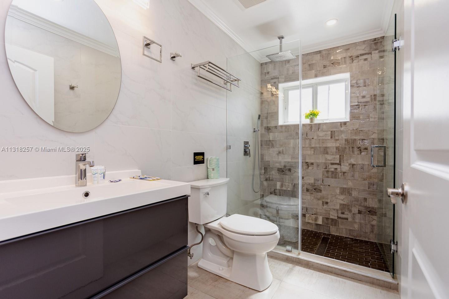 HOLLYWOOD LAKES SECTION - Residential Lease