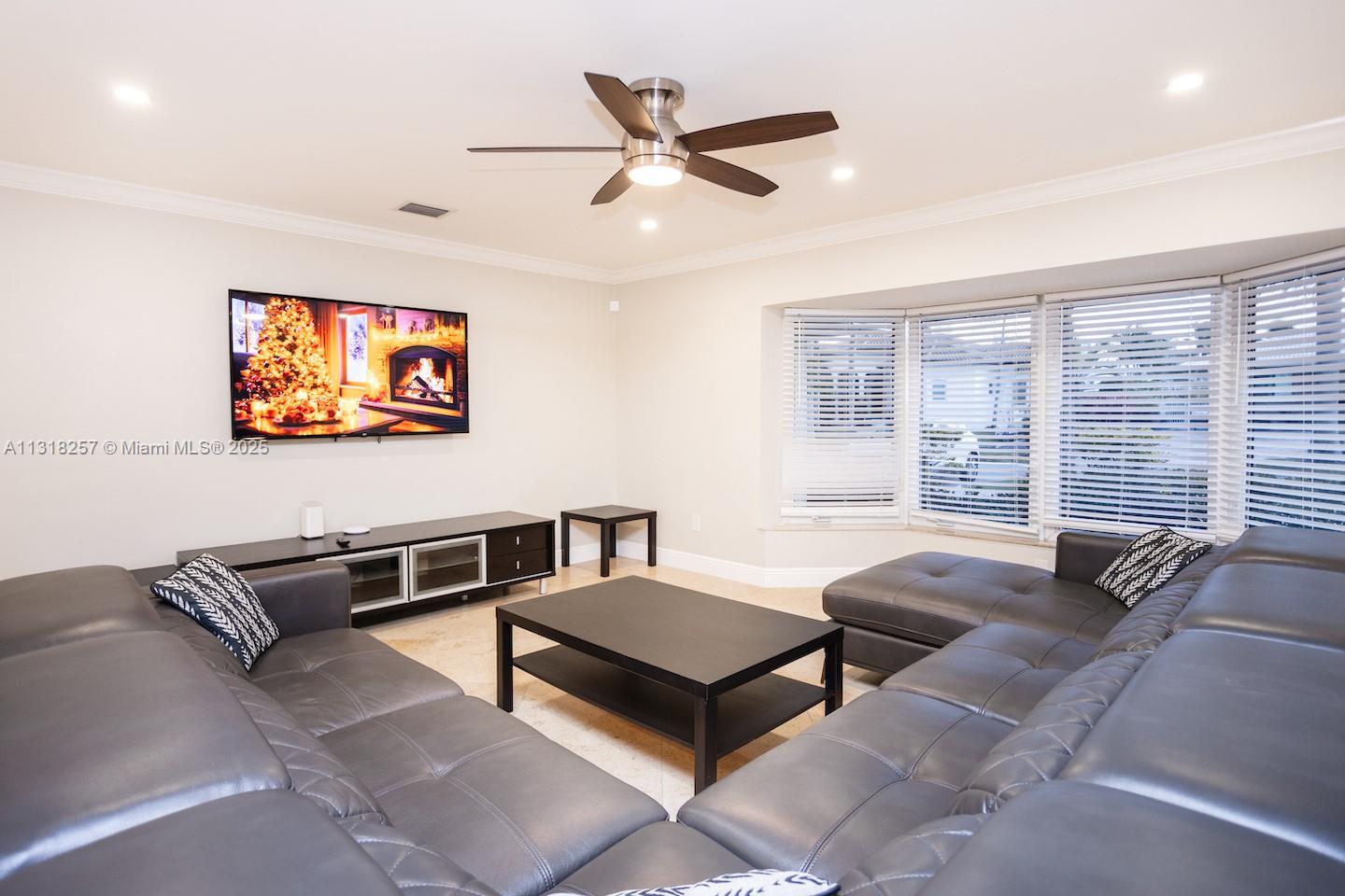 HOLLYWOOD LAKES SECTION - Residential Lease