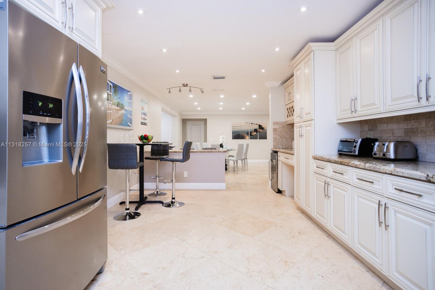 HOLLYWOOD LAKES SECTION - Residential Lease