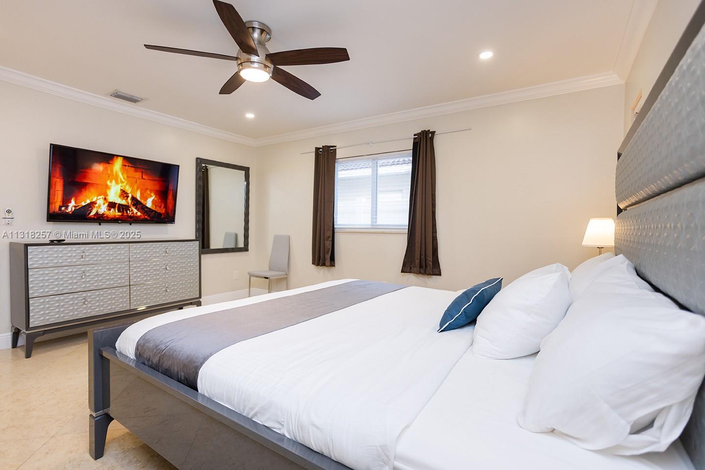 HOLLYWOOD LAKES SECTION - Residential Lease