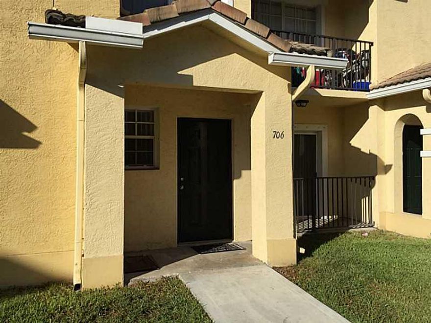 Nice 2/2 in Gated Community with many amenities. Recently painted! Easy to show!