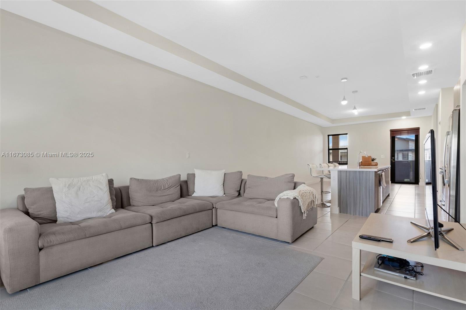 8151 Nw 104th Ave 31, Doral, Miami-Dade County, Florida - 3 Bedrooms  
2 Bathrooms - 