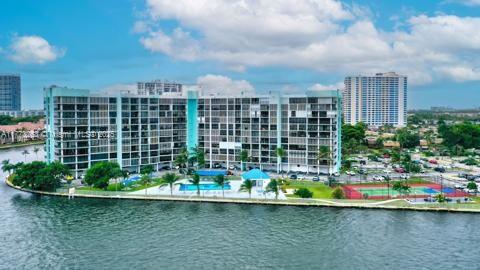 200 LESLIE CONDO - Residential