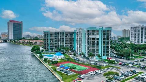 200 LESLIE CONDO - Residential