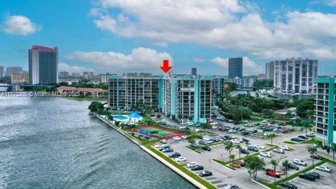 200 LESLIE CONDO - Residential