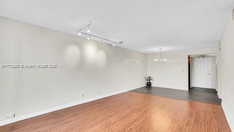 200 LESLIE CONDO - Residential