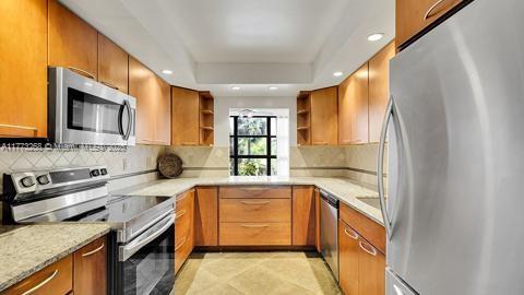 200 LESLIE CONDO - Residential