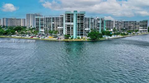 200 LESLIE CONDO - Residential