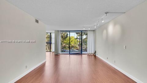 200 LESLIE CONDO - Residential