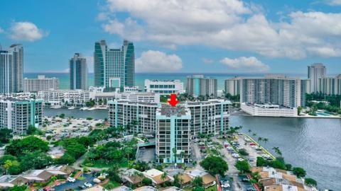 200 LESLIE CONDO - Residential