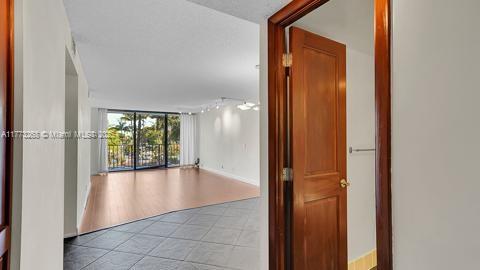 200 LESLIE CONDO - Residential