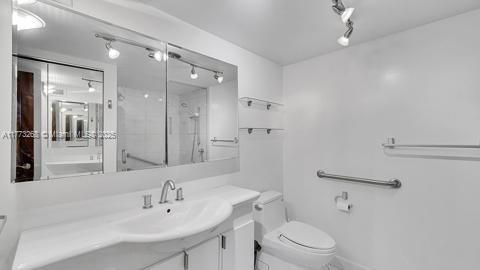 200 LESLIE CONDO - Residential