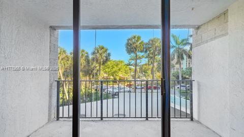 200 LESLIE CONDO - Residential