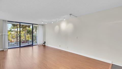 200 LESLIE CONDO - Residential