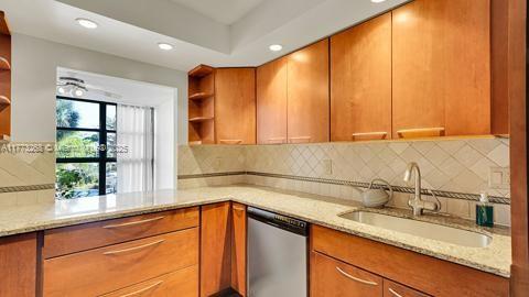 200 LESLIE CONDO - Residential