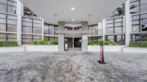 200 LESLIE CONDO - Residential